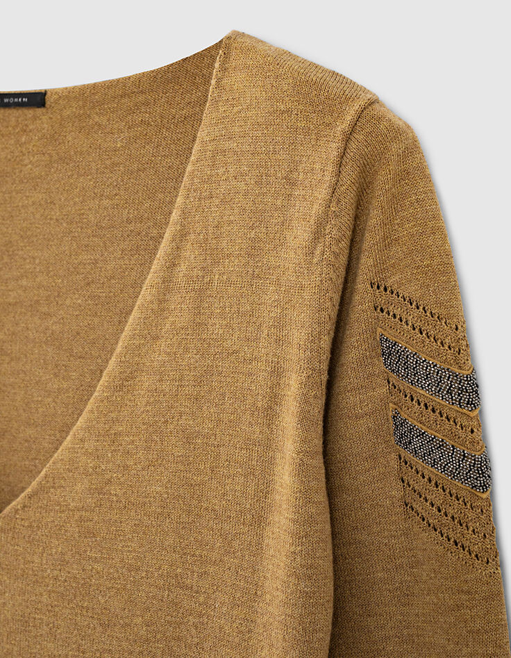 Damenstrickpulli in Camel mit Militär-Chevrons und Zierat-2