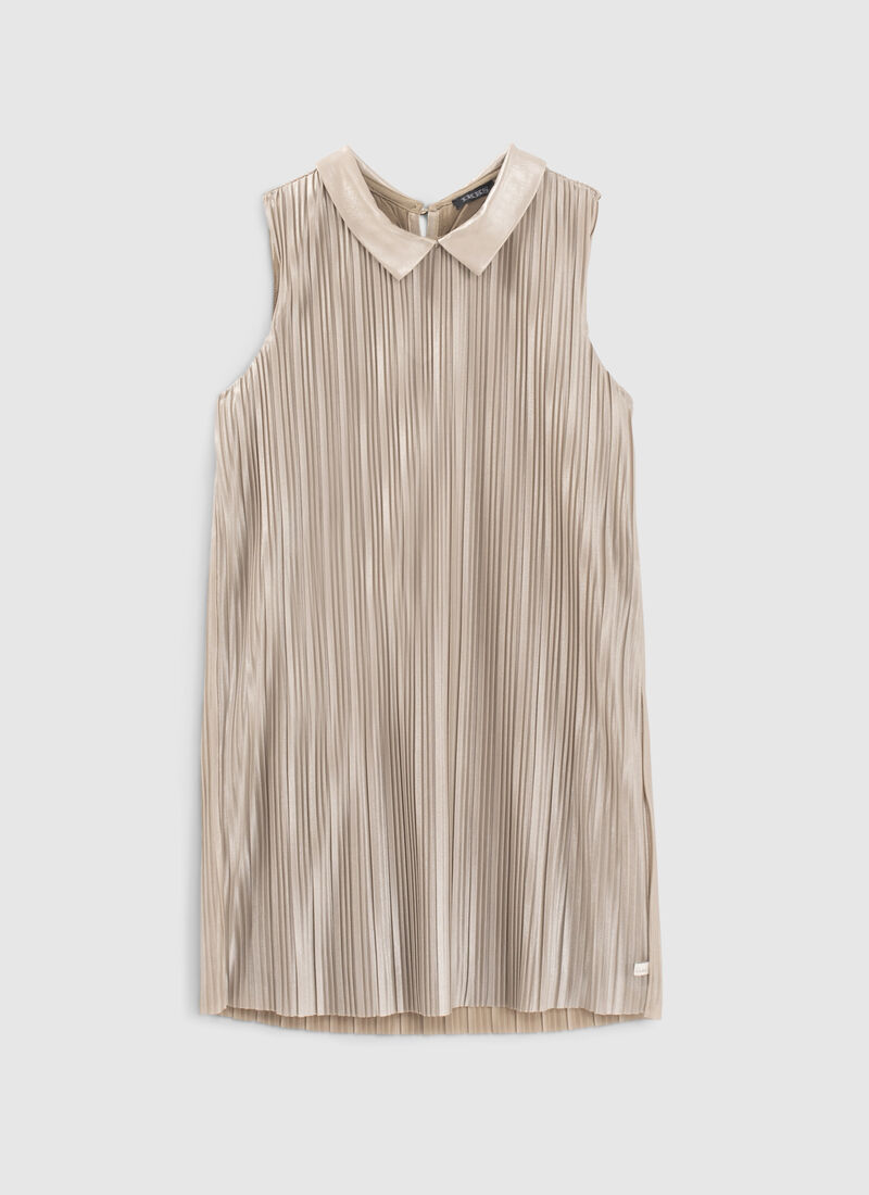 Goldfarbenes, ärmelloses Mädchenkleid mit Rüschen