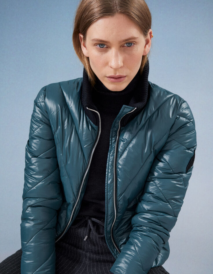 Kurze Damensteppjacke mit hohem Kragen-2
