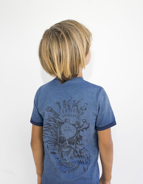 Boys’ blue T-shirt with skull on flag on back