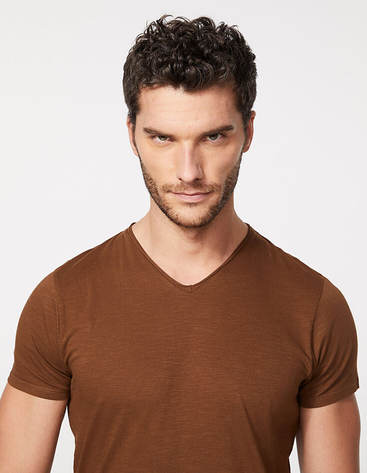 Men’s cognac Essential V-neck T-shirt-4