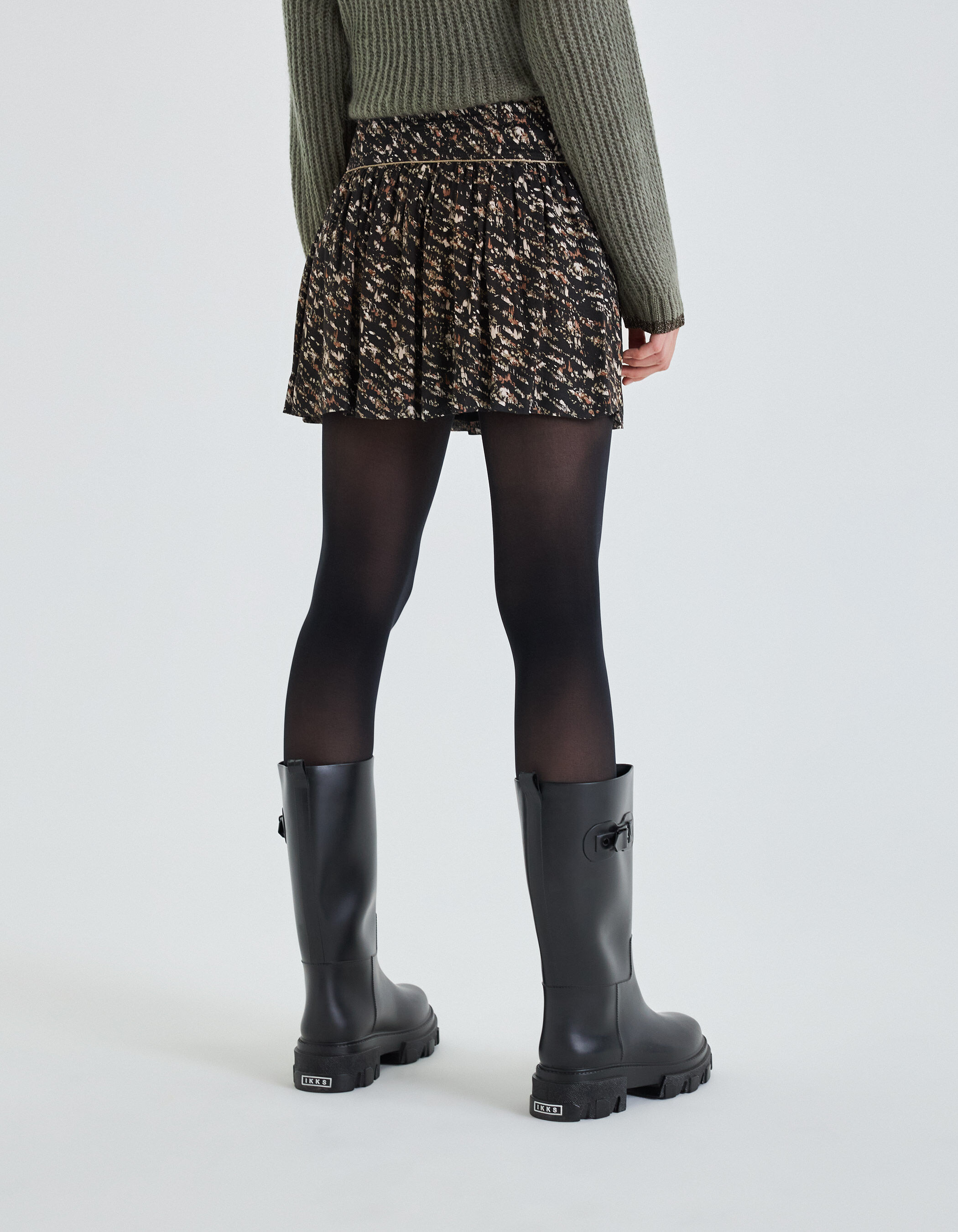 Jupe courte fluide noire imprime fusain Femme