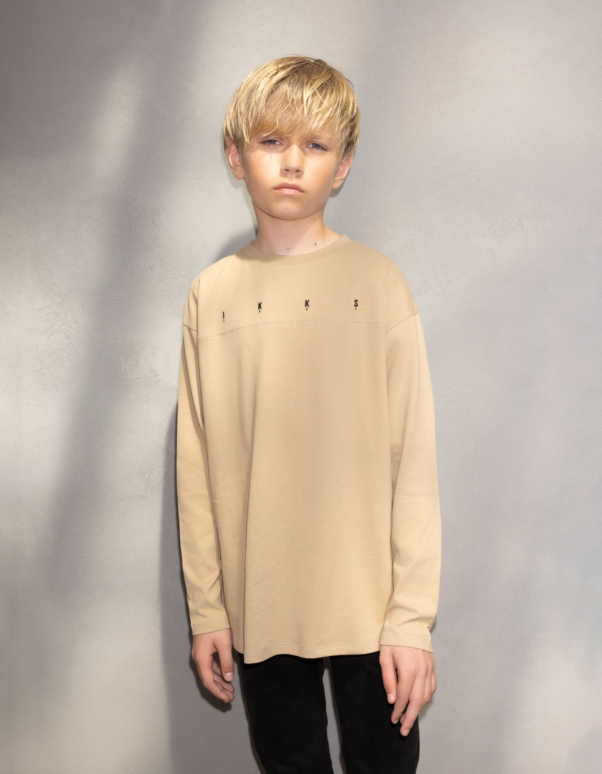 Camiseta beige algodon diseno maxi espalda nino IKKS