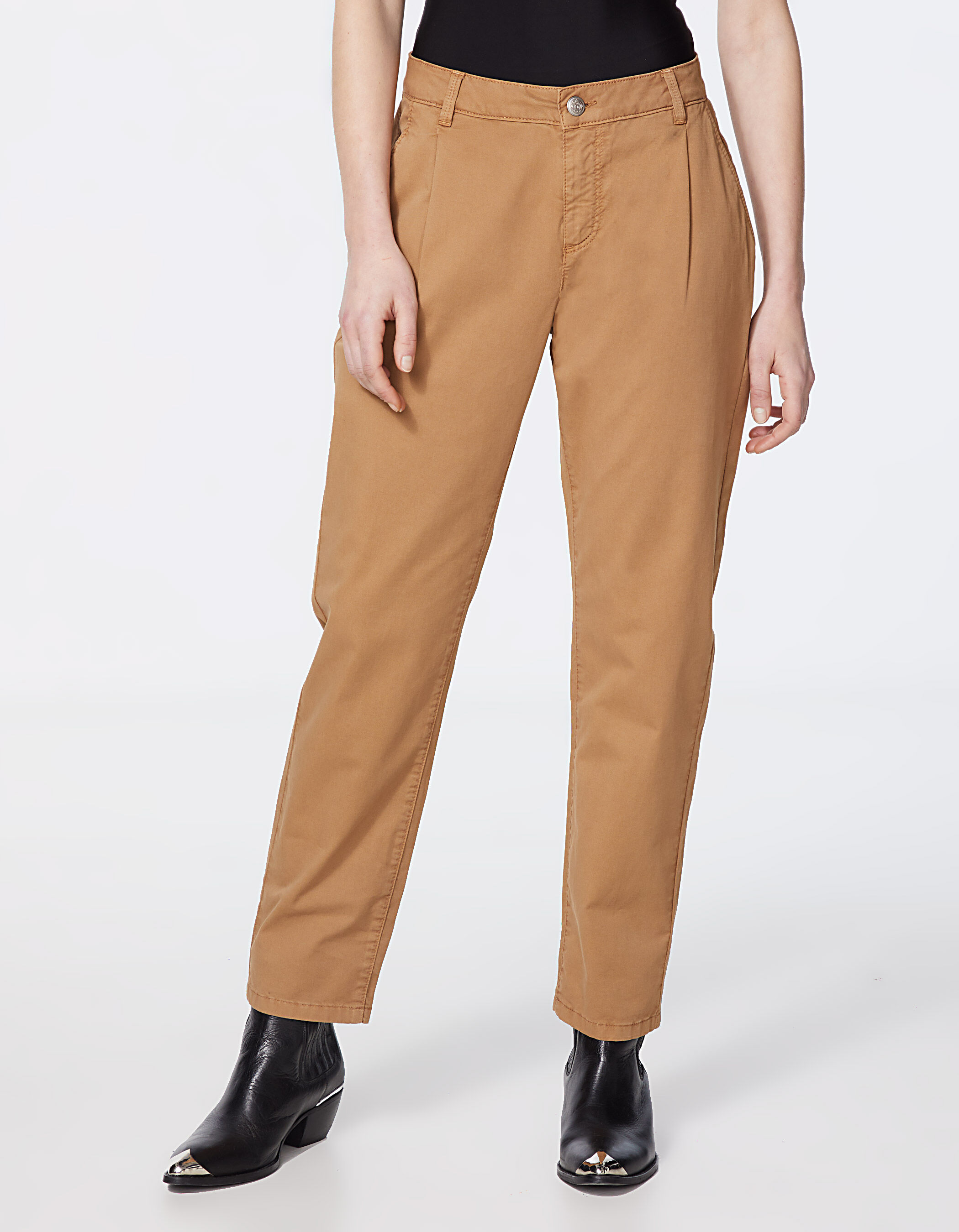 Pantalón chino color beige mujer