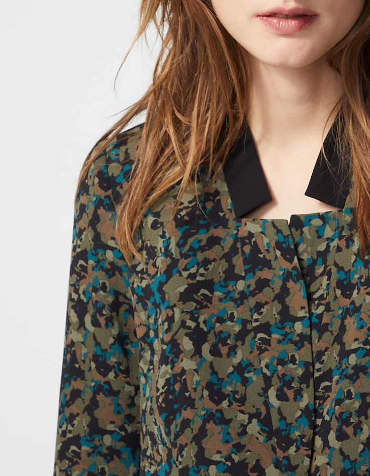 Americana de crepé estampado camuflaje mujer-4