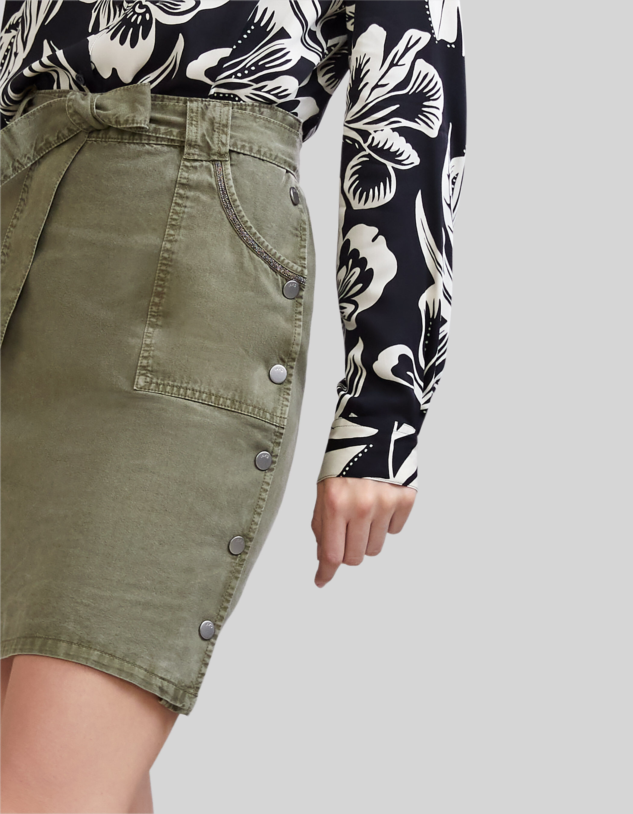 Women s khaki straight skirt with side press studs IKKS