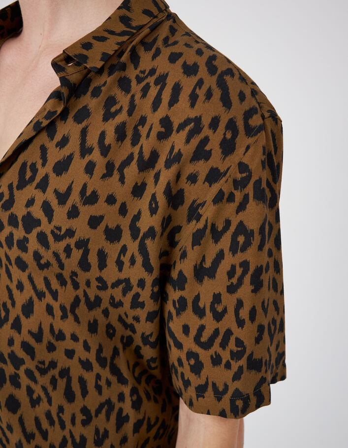 Gewürzbraunes REGULAR-Herrenhemd mit Leopardenprint - IKKS