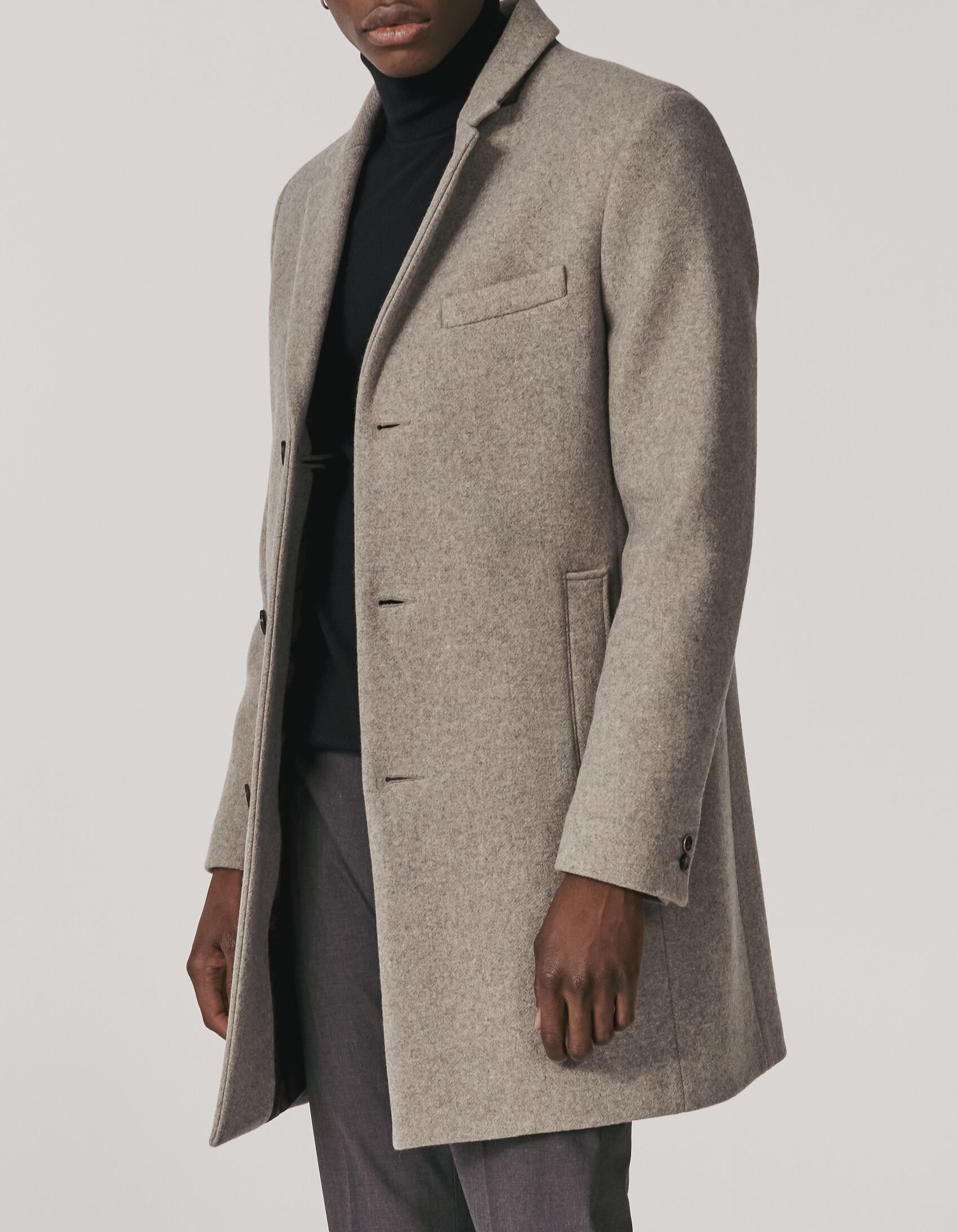 Medium length coat outlet