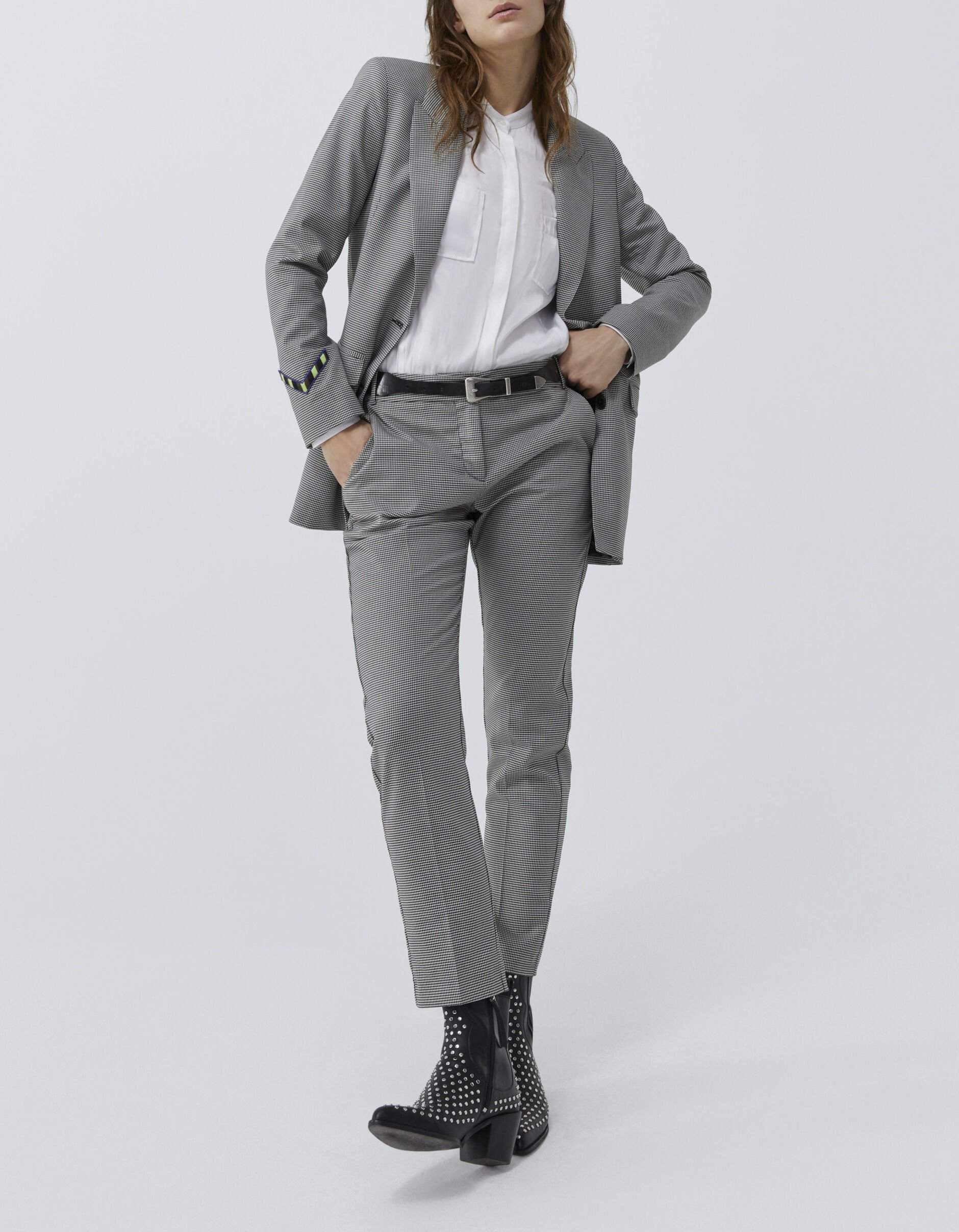 Camisa blanca saten mensaje strass espalda mujer