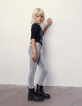 White Grey Slim-M&auml;dchenjeans mit Kettchen seitlich  -2
