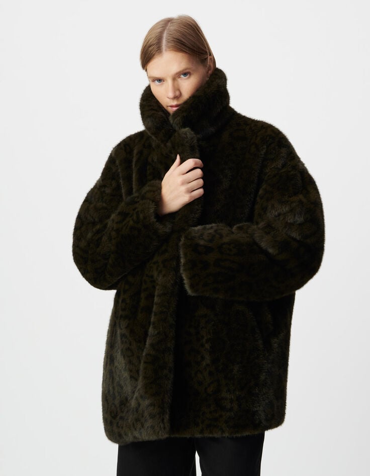 Abrigo oversize caqui leopardo mujer-5
