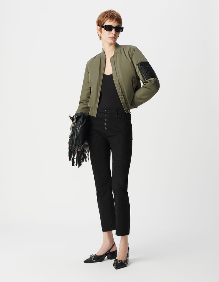 Bomber corta de mujer de color caqui con bolsillo de dos piezas con cremallera-1