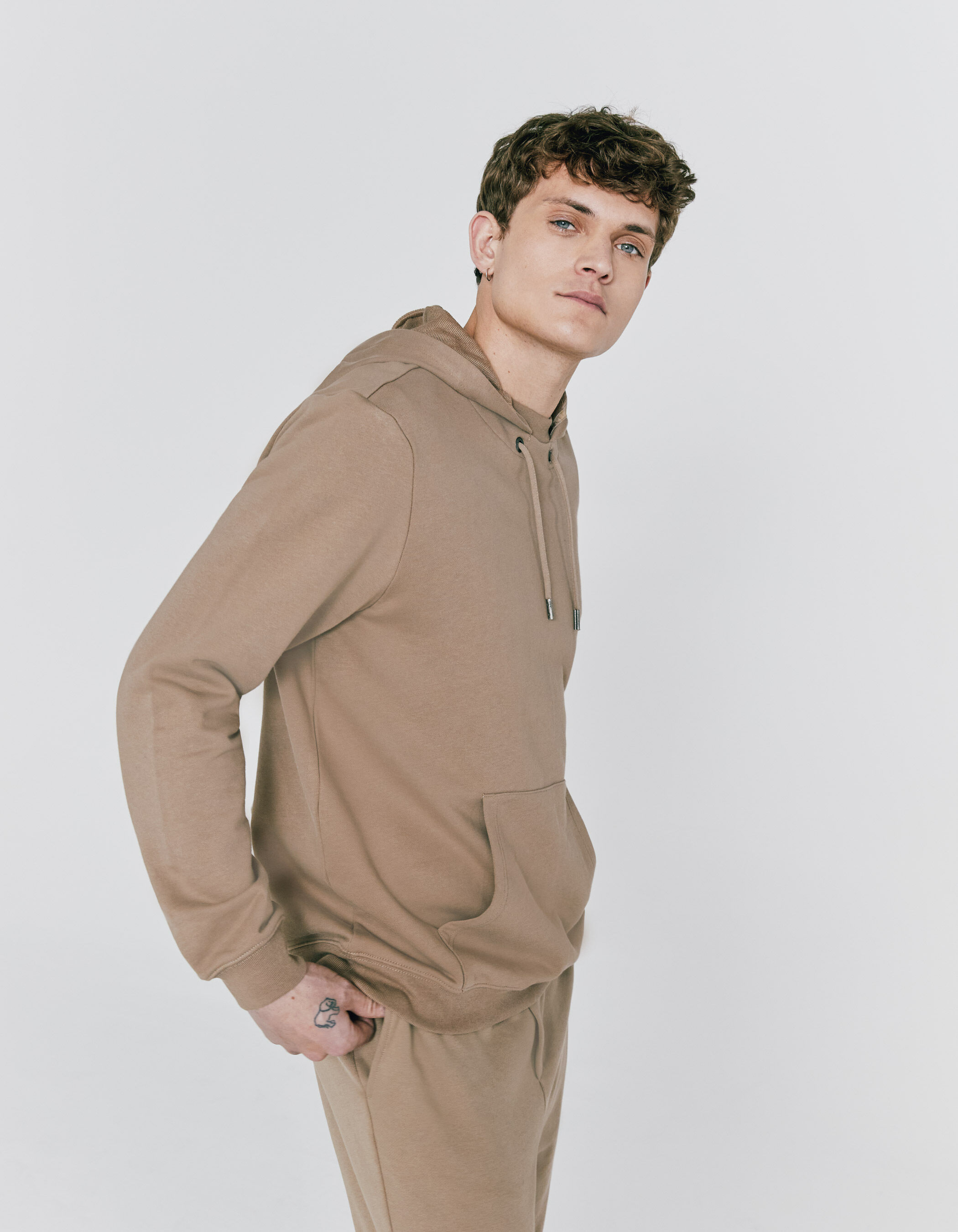 Sudadera café felpa orgánica con capucha Hombre