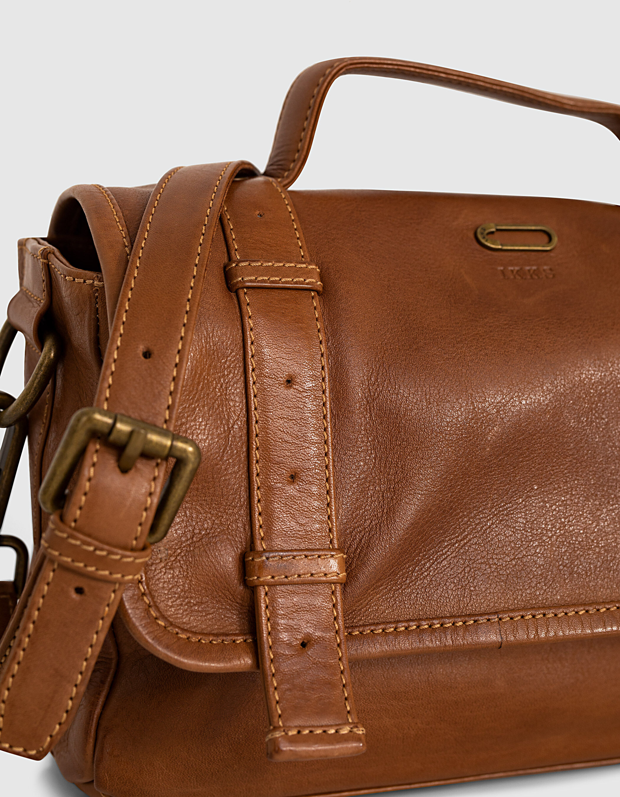Women s The Profiler camel leather shoulder bag IKKS