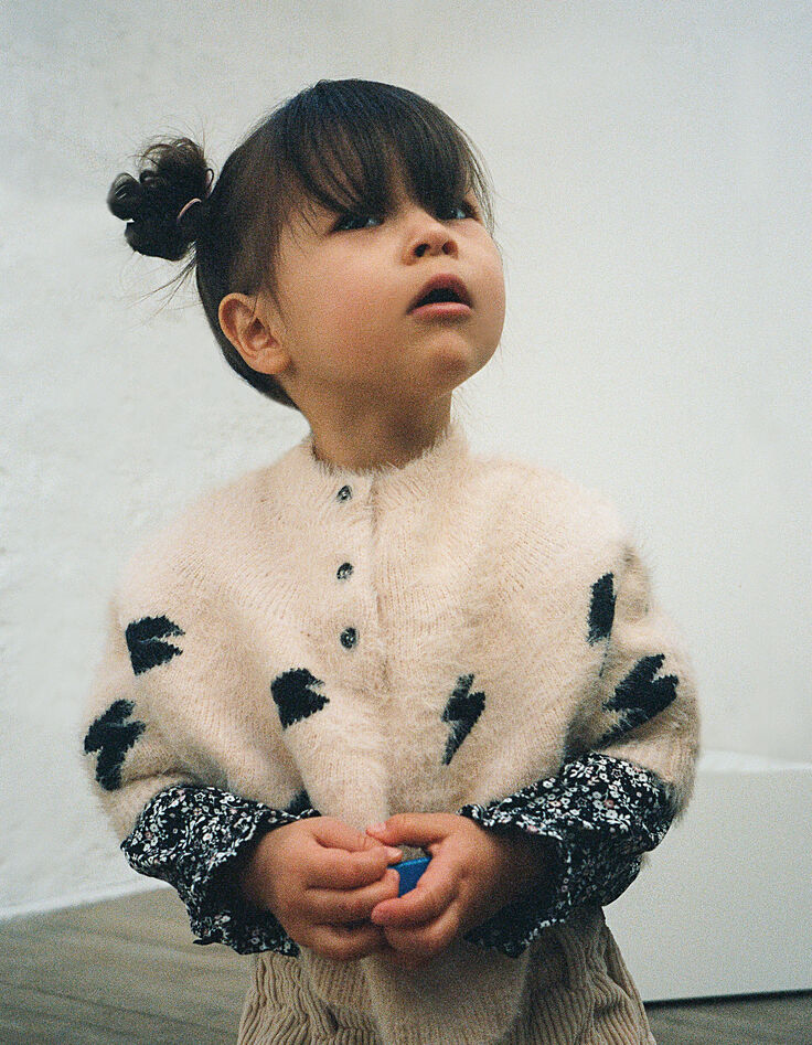 Puderrosa Strickcape mit schwarzen Blitzen für Babymädchen-1