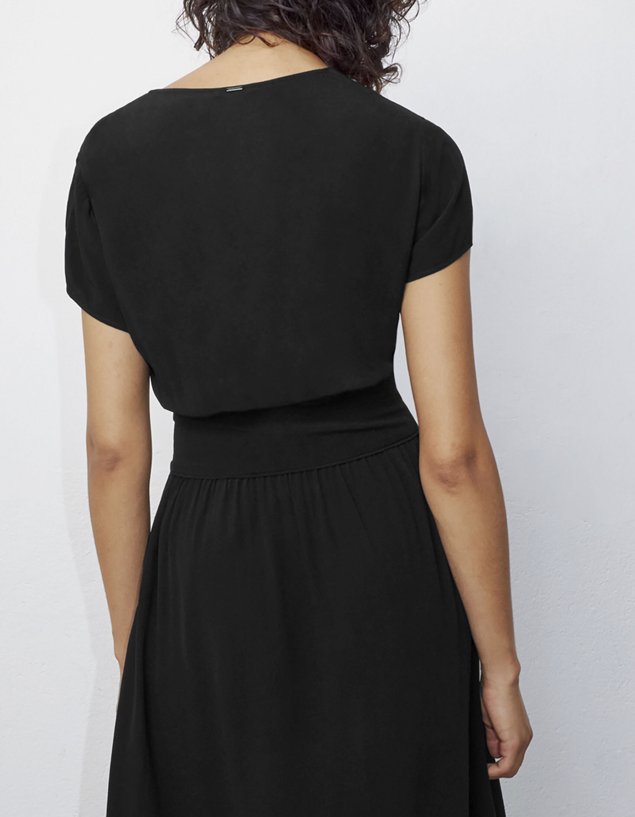 Robe midi boutonn e noire en cr pe femme