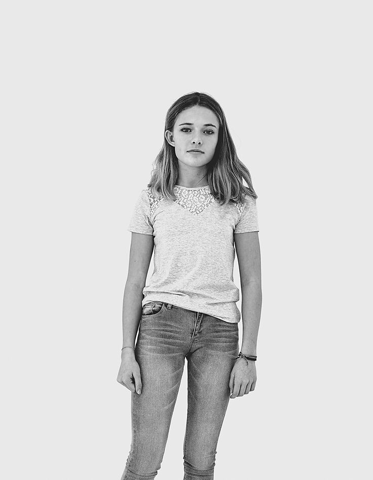 Camiseta gris jaspeado medio con encaje niña-1 Camiseta gris jaspeado medio con encaje niña-1