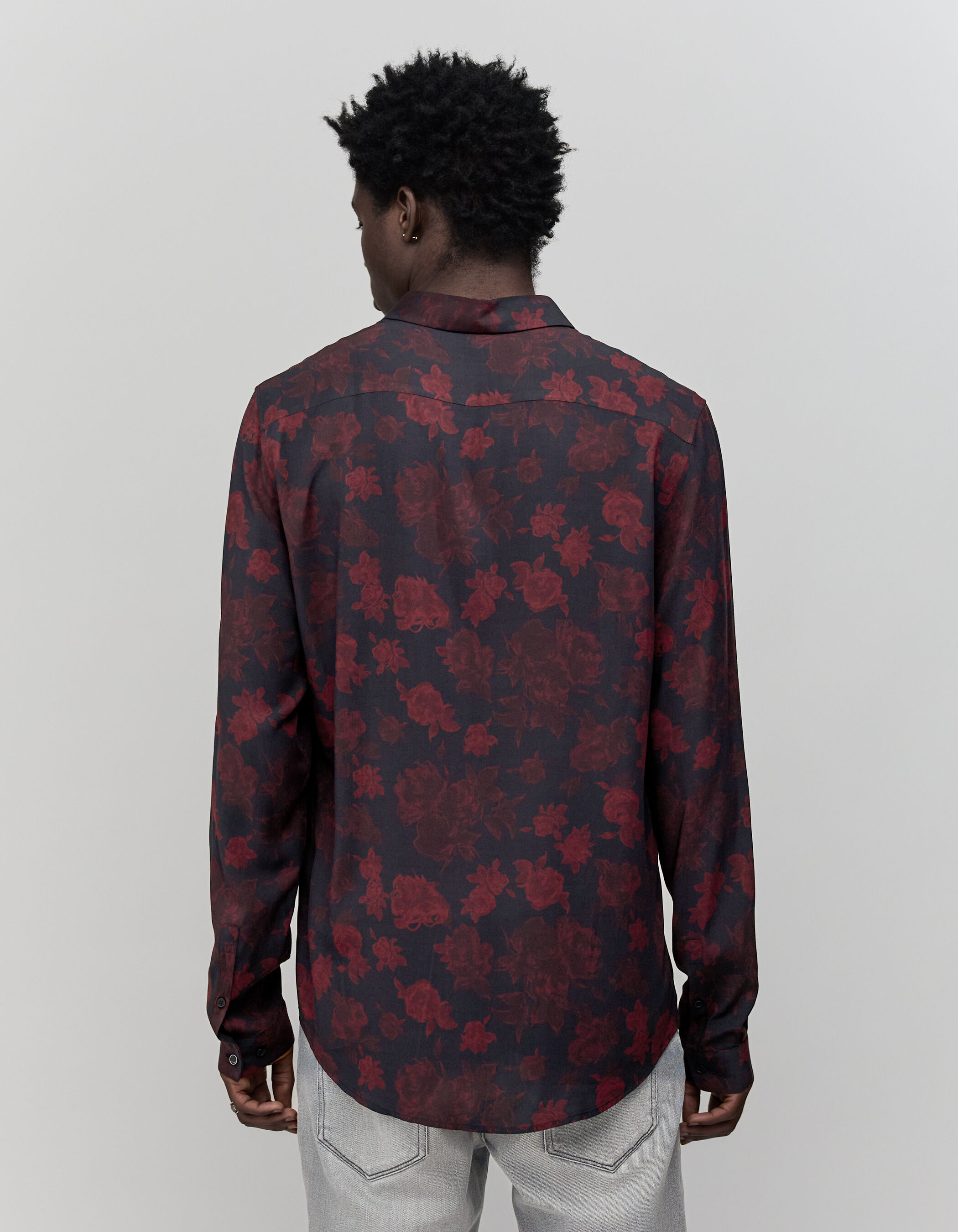 Camisa negra con rosas rojas hombre clearance