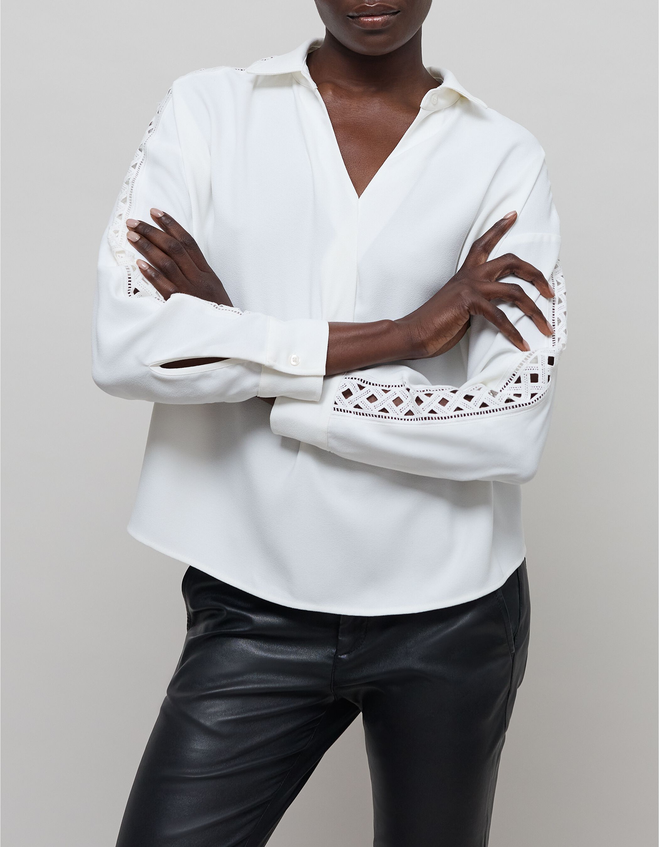 UND WAIST BLOUSING BLOUSE ホワイト Ameri（アメリ）の「UND WAIST BLOUSING BLOUSE（シャツ