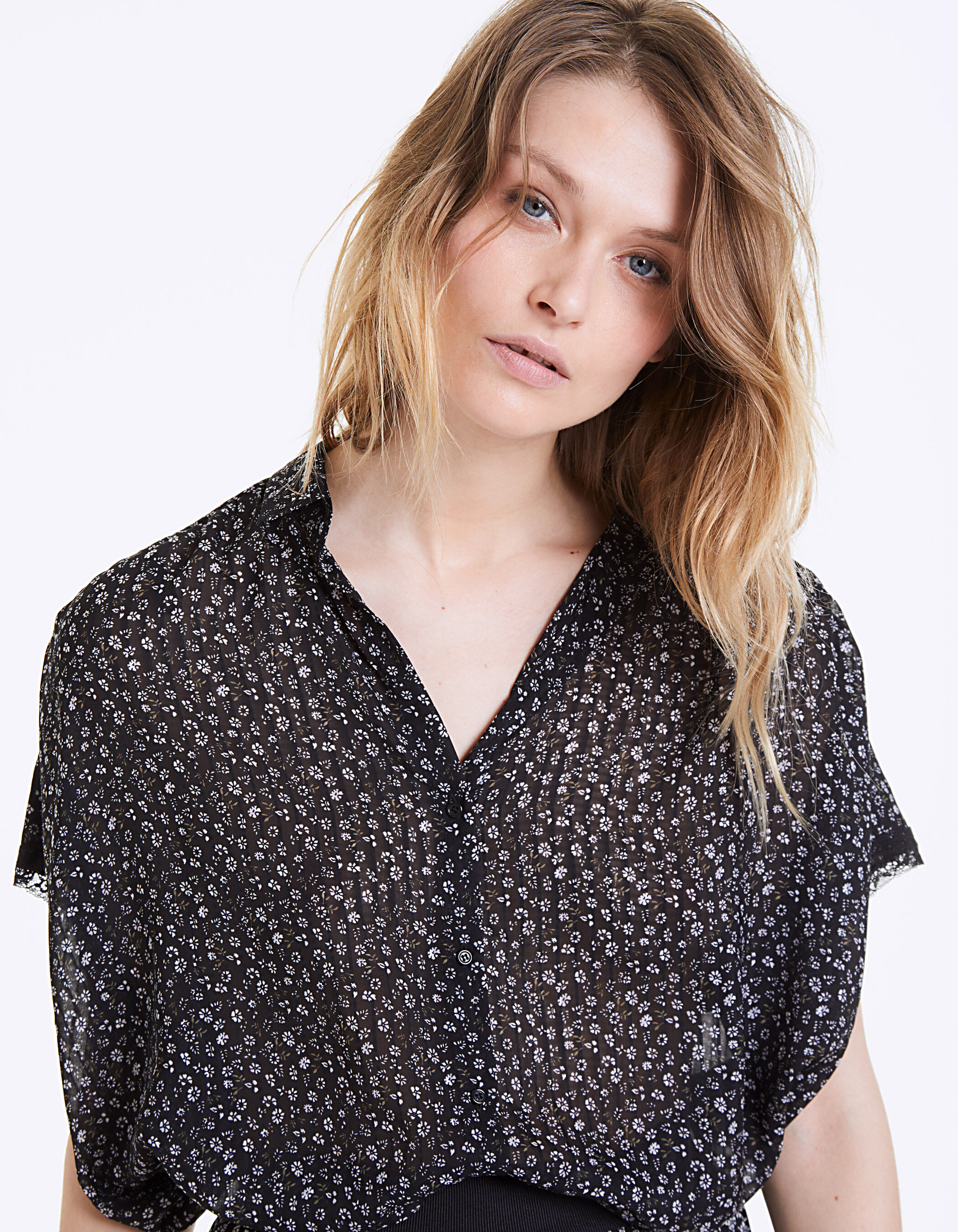 Camisa amplia de velo estampado microfloral mujer