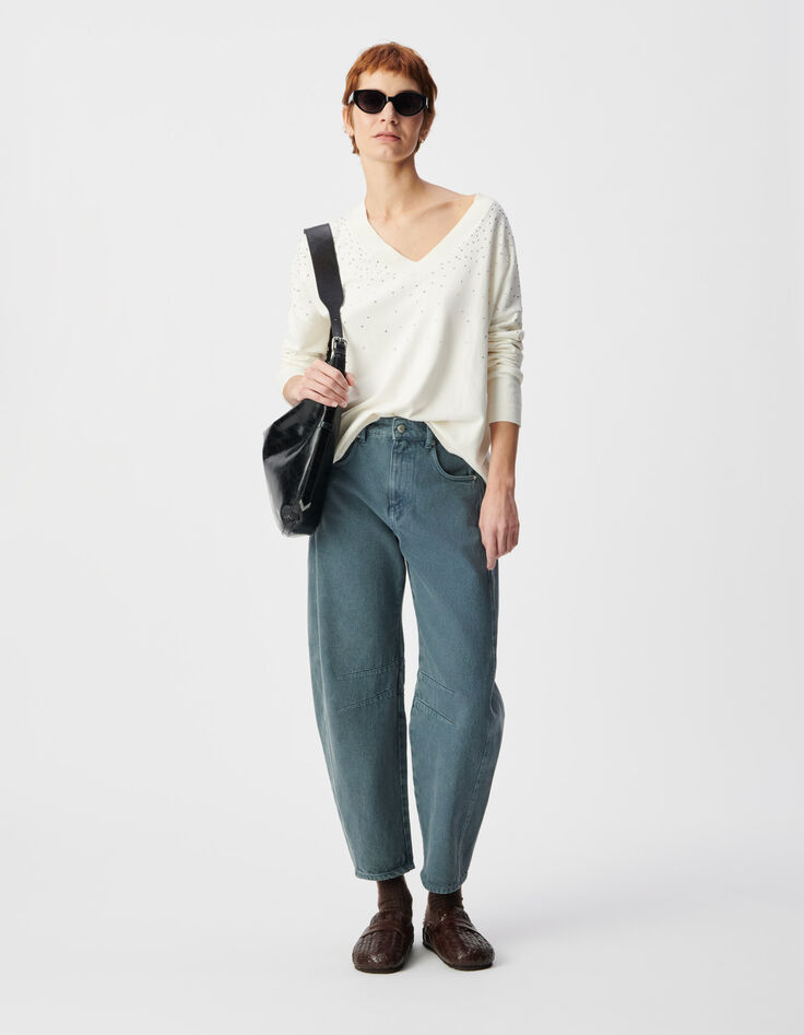 Wei&szlig;er Damen Strickpullover mit V-Ausschnitt und Nieten-1