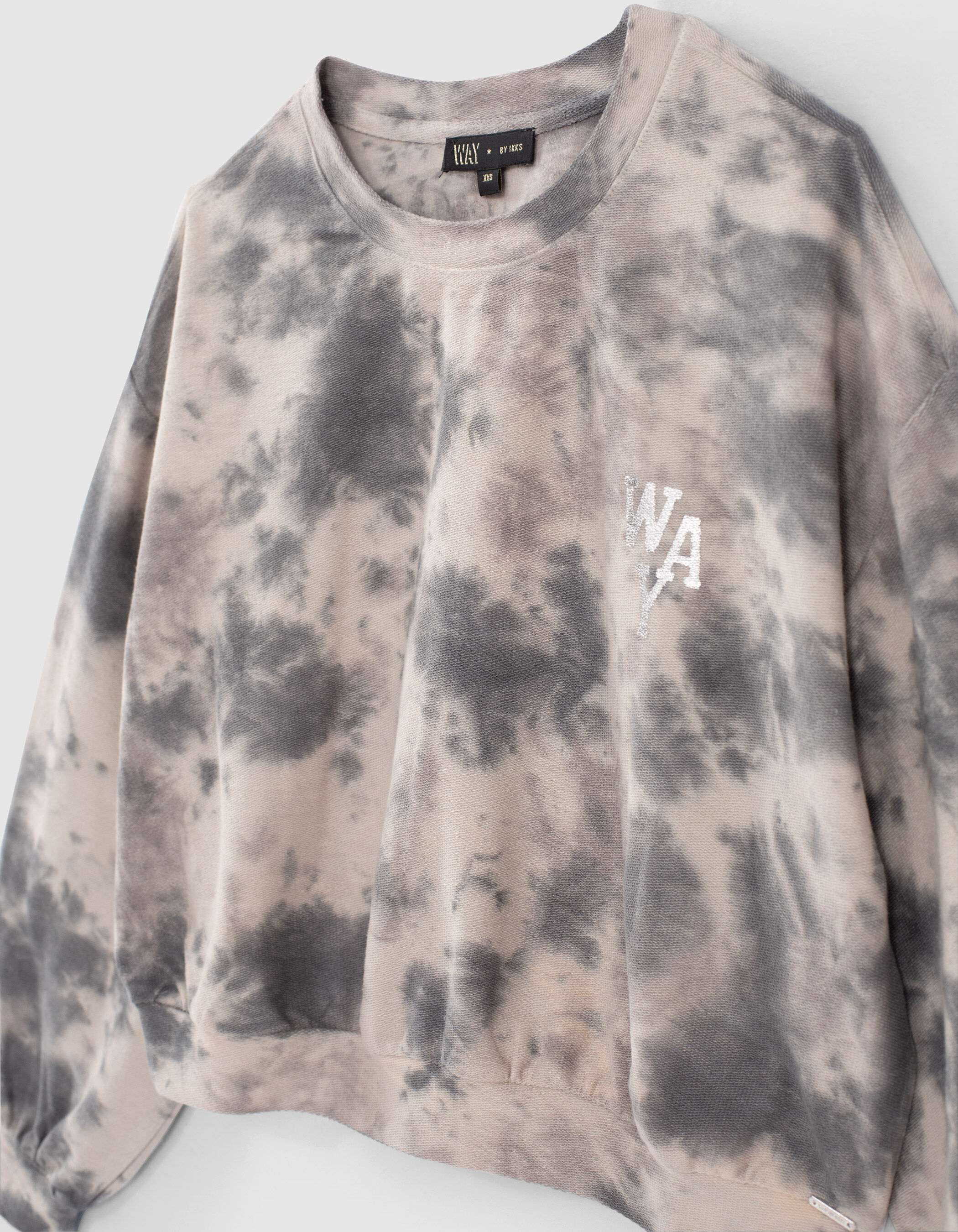 Tie dye sweatshirt pull and bear sales
