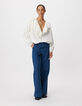 Witte vloeiende damesblouse met kanten ruches-1