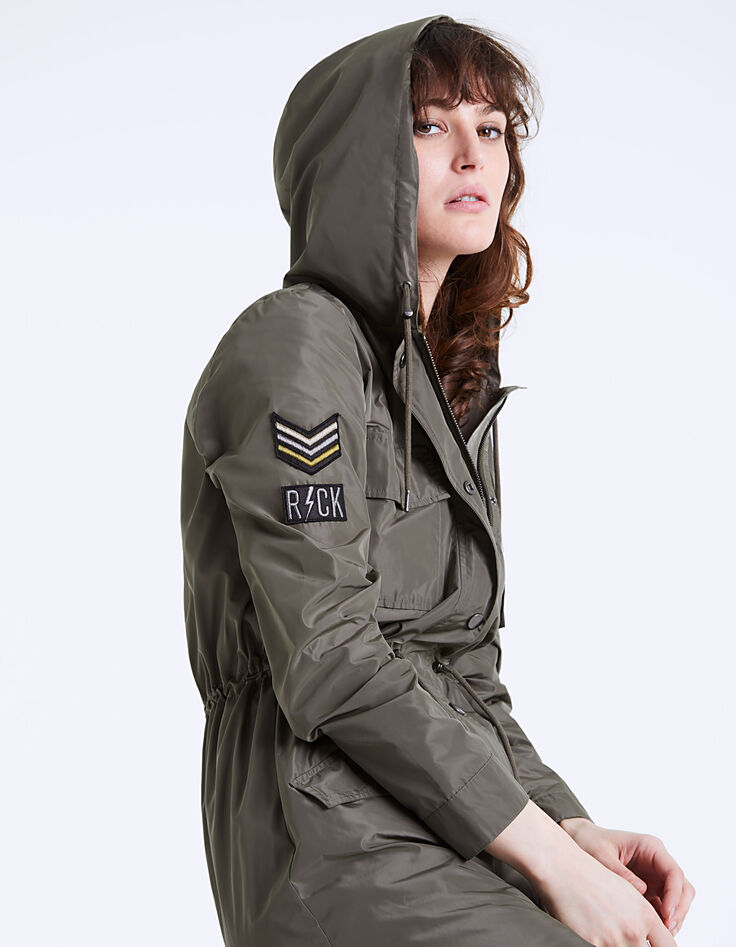 Damenparka mit Kapuze und bestickten Patches-1