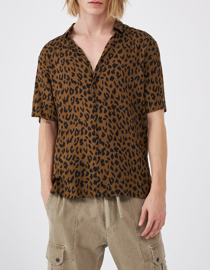 Gew&uuml;rzbraunes REGULAR-Herrenhemd mit Leopardenprint-1