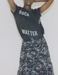 Zwart T-shirt in biokatoen rock tekstopdruk dames-1