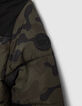 Bronzefarbene Jungensteppjacke mit Camouflageprint -4