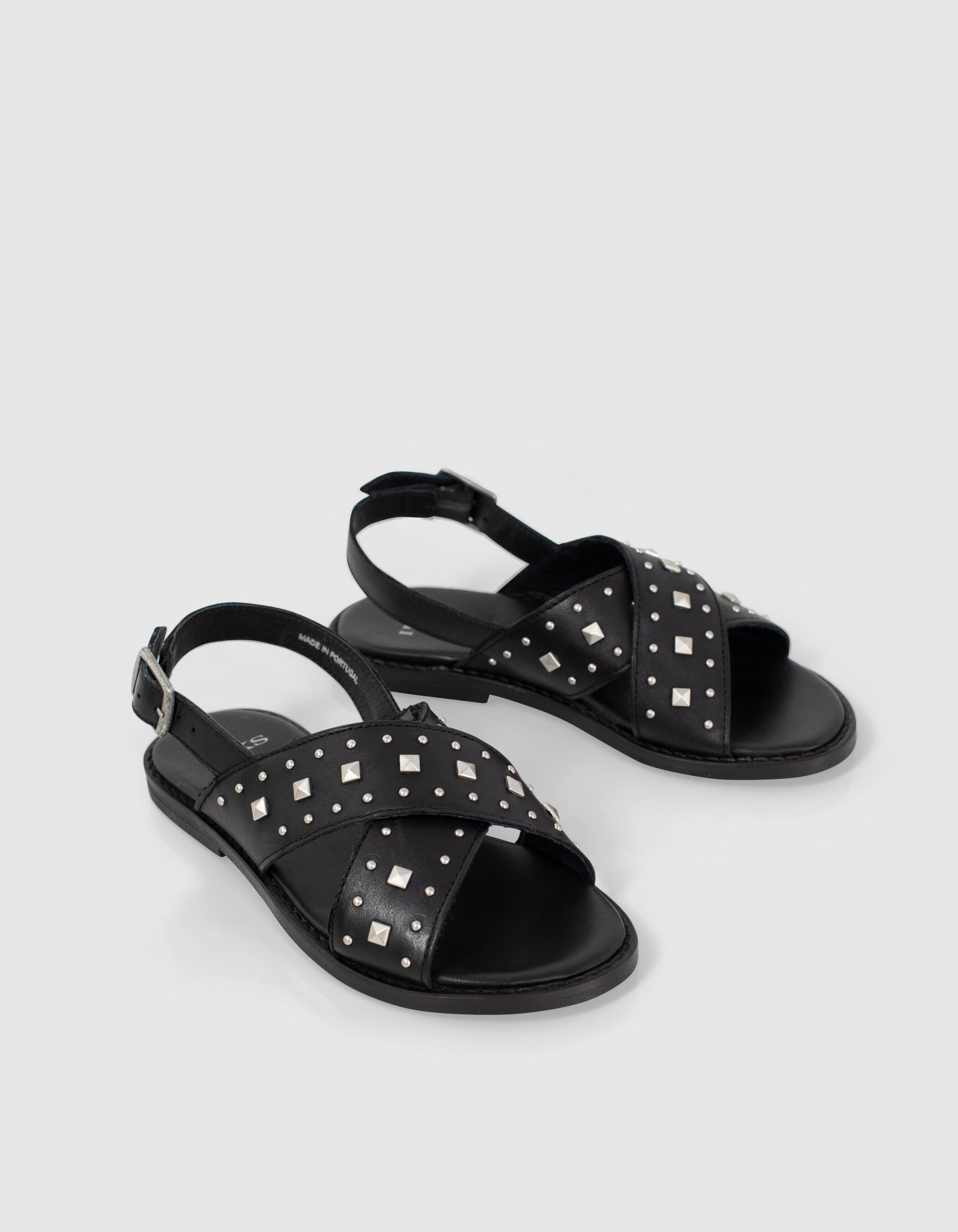 Sandalia best sale negra tachuelas