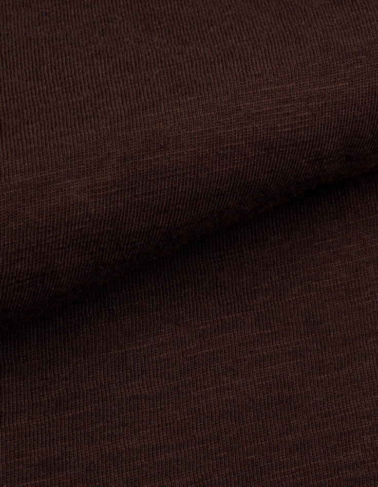 Camiseta marr&oacute;n cuello pico slub para hombre-3