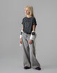 Camiseta gris algodón mensaje y mariposa niña-1