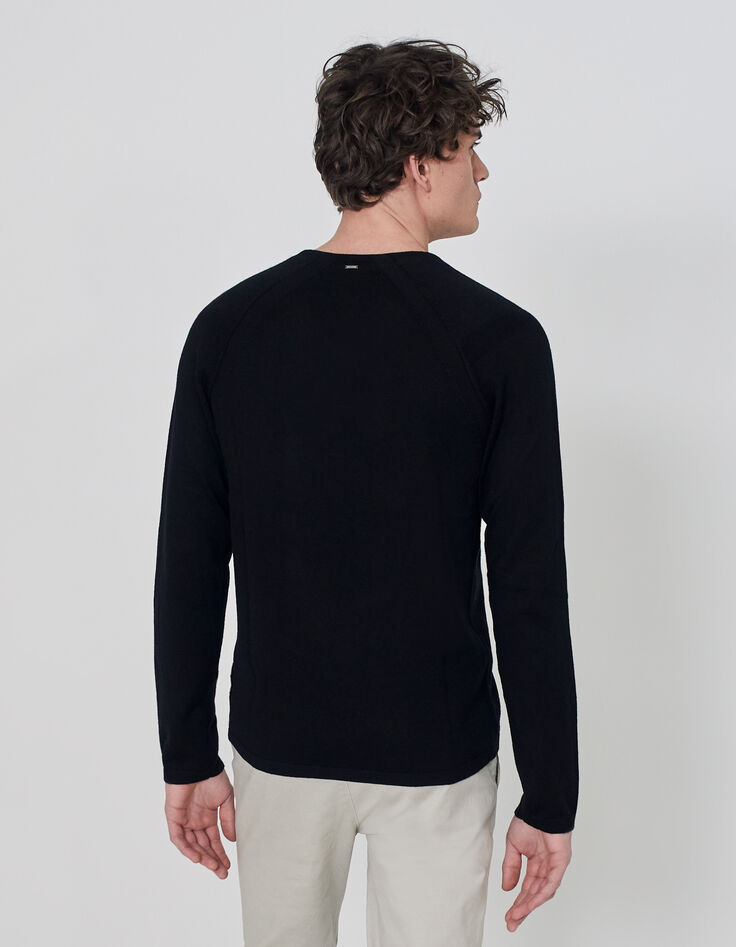 Men&rsquo;s black knit V-neck sweater-2