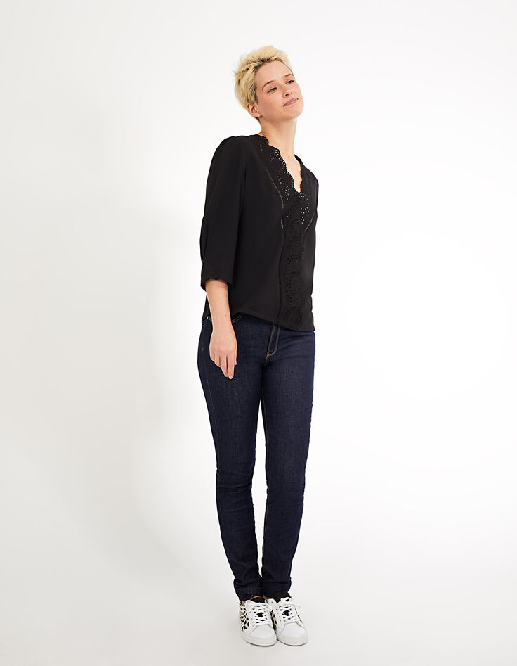 Top noir à encolure V en broderie anglaise I.Code-6 Top noir à encolure V en broderie anglaise I.Code-6