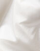 Camiseta de mujer con cuello de cadena en blanco roto-8