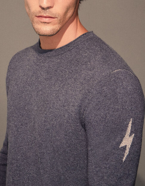 Anthrazitgrauer Herrenstrickpullover mit Schriftzug hinten