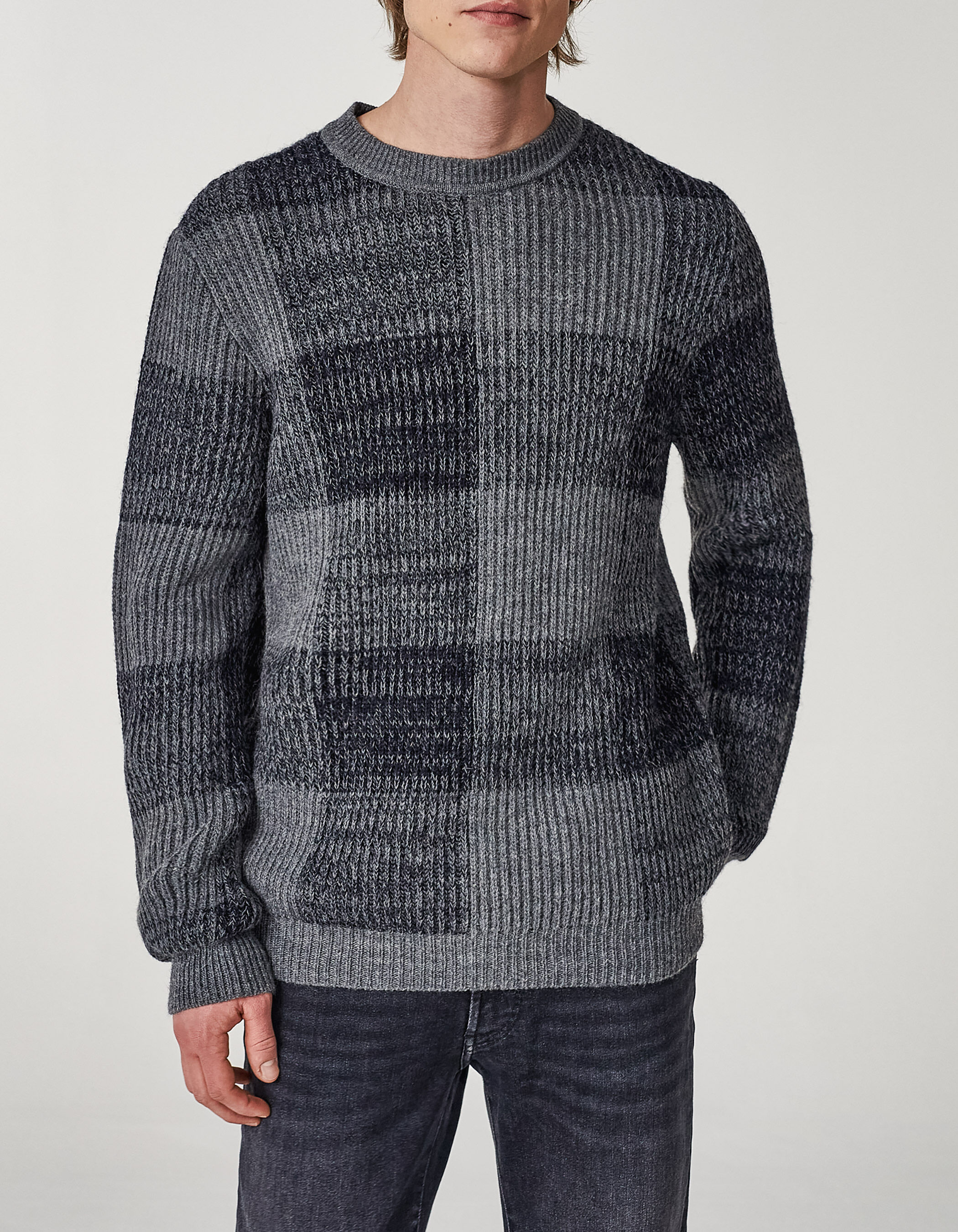 Pull marine tricot a motif carreaux Homme