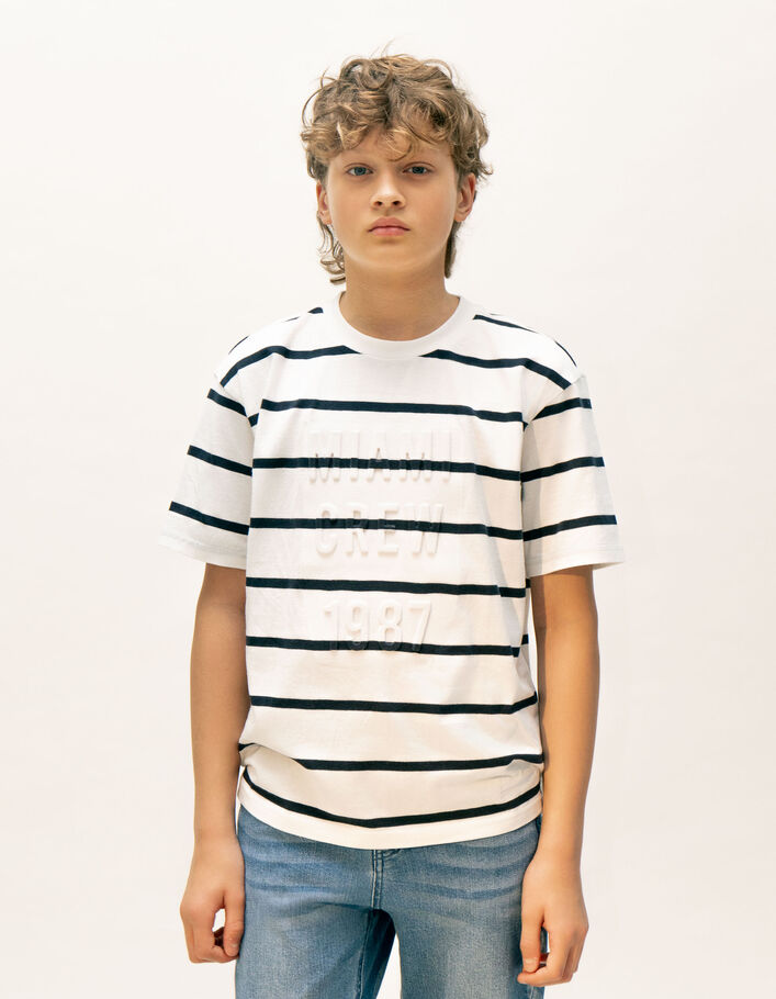 Weißes Jungen-T-Shirt, Biobaumwolle, WAY-Logo und Streifen - IKKS
