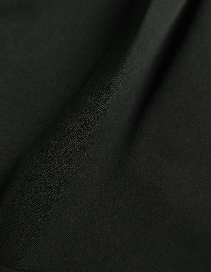 Schwarze Damenledershorts mit Revers-8 Schwarze Damenledershorts mit Revers-8