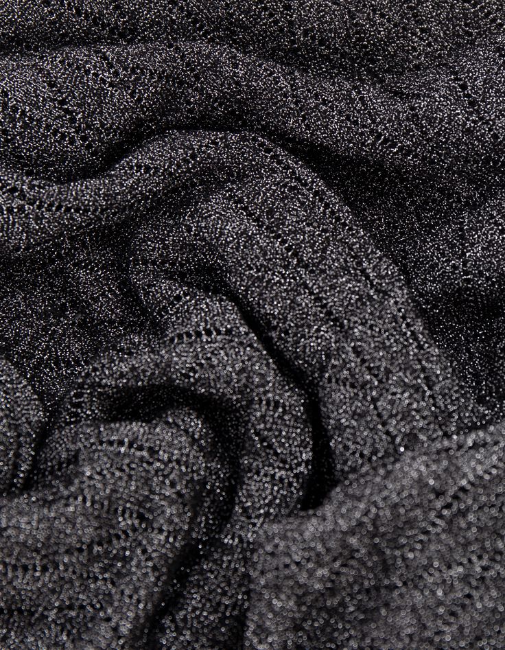 Schwarzer FeinstrickPull mit durchbrochener Grafik  -8
