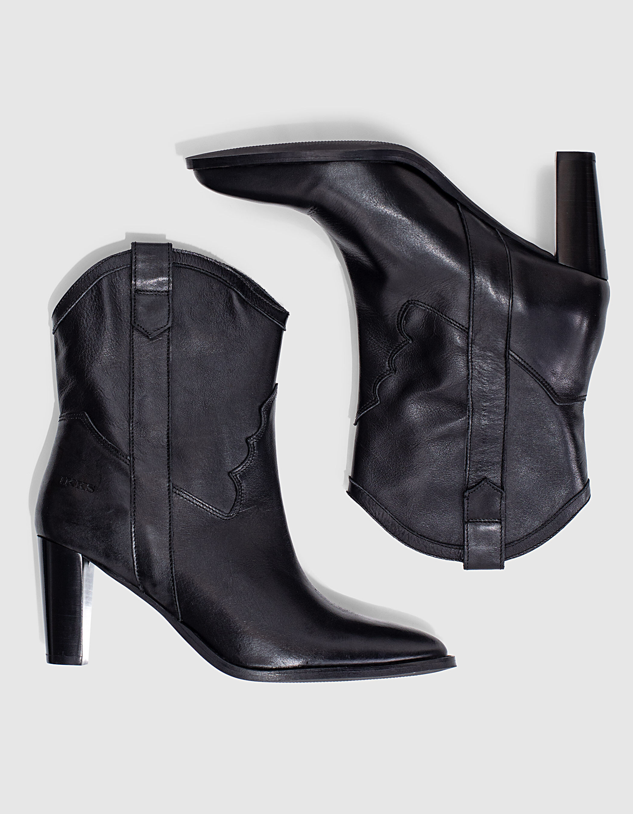Botines tacón piel negra folk mujer