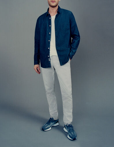 Pantal&oacute;n tipo chino SLIM celeste hombre - IKKS