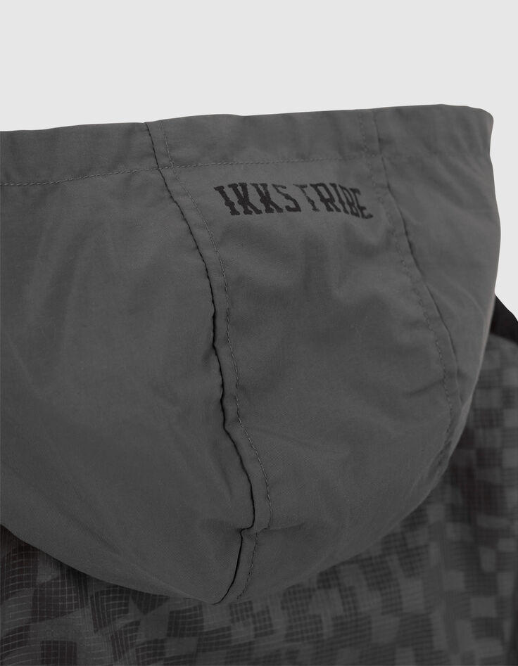 Grauer Jungenwindbreaker mit Zielflaggenmotiv am Futter-6