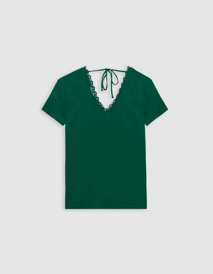 Camiseta verde cuello V delante y detrás-6