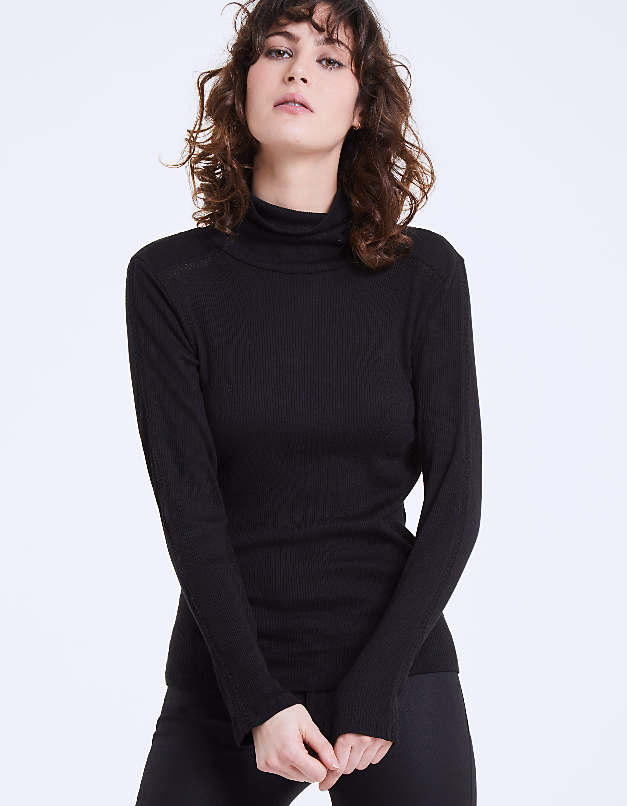 Tee shirt col roul galon fantaisie noir femme