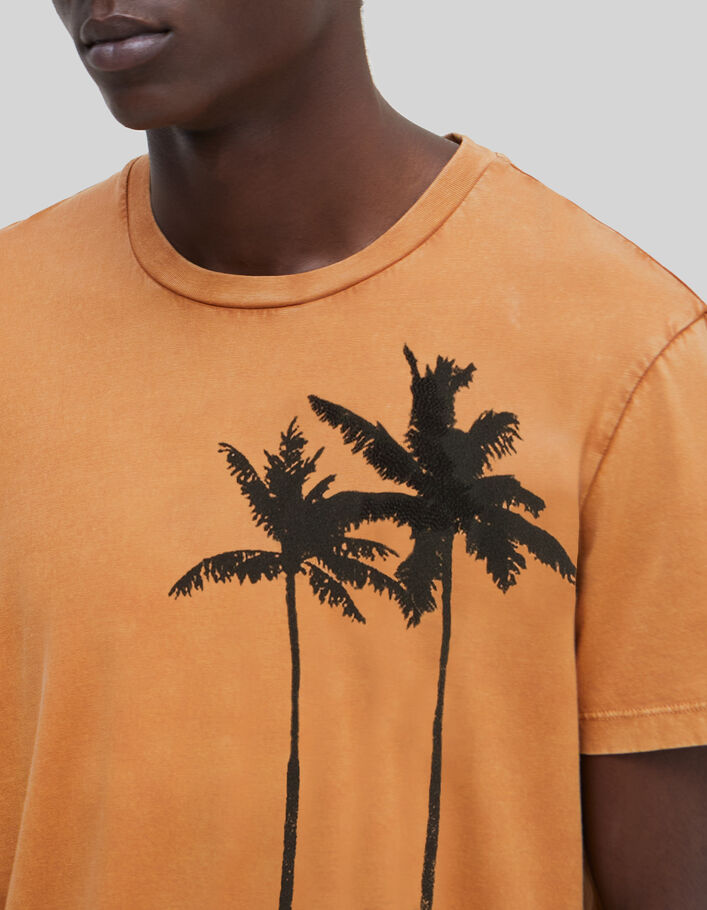 Cognacfarbenes Herren-T-Shirt mit Palmen und Stickerei - IKKS