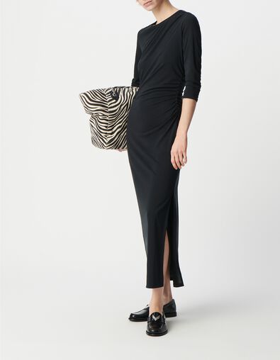 Vestido de noche negro de mujer con fruncido lateral y hombros de pedrer&iacute;a - IKKS