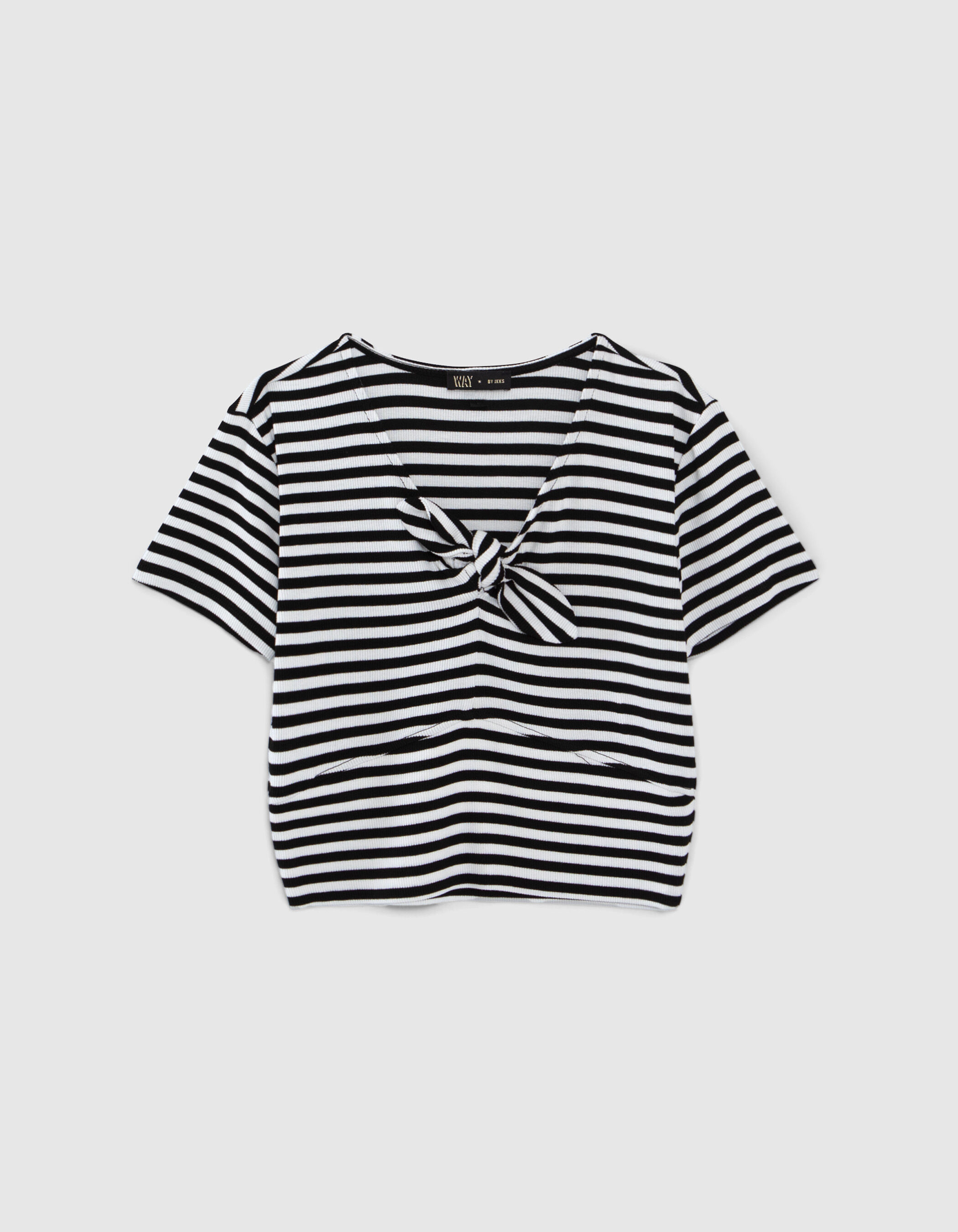 Camiseta negra rayas blancas lazo ni a